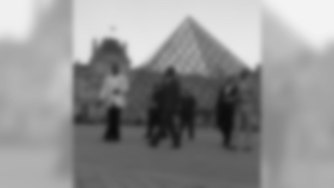 untouchablejay55 [Terrell Suggs]: Surrounded by Warhol's. My whole team Ball! 1080 & THA COMPTON BRIGADE FRANCOIS DuBOIS