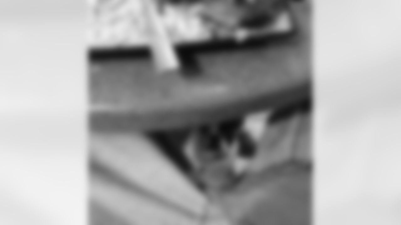 trulybean [Jimmy Smith]: Jus in case I drop anything.. He ready lol