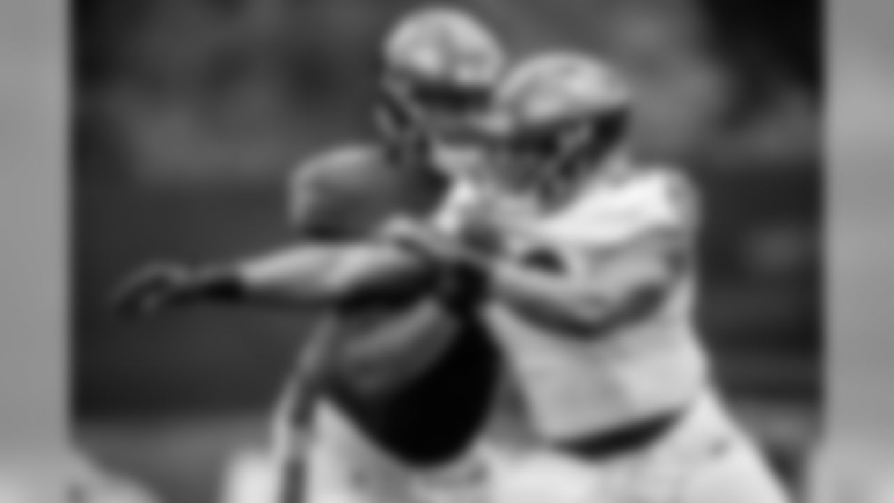 DT Justin Madubuike takes on G Tyre Phillips