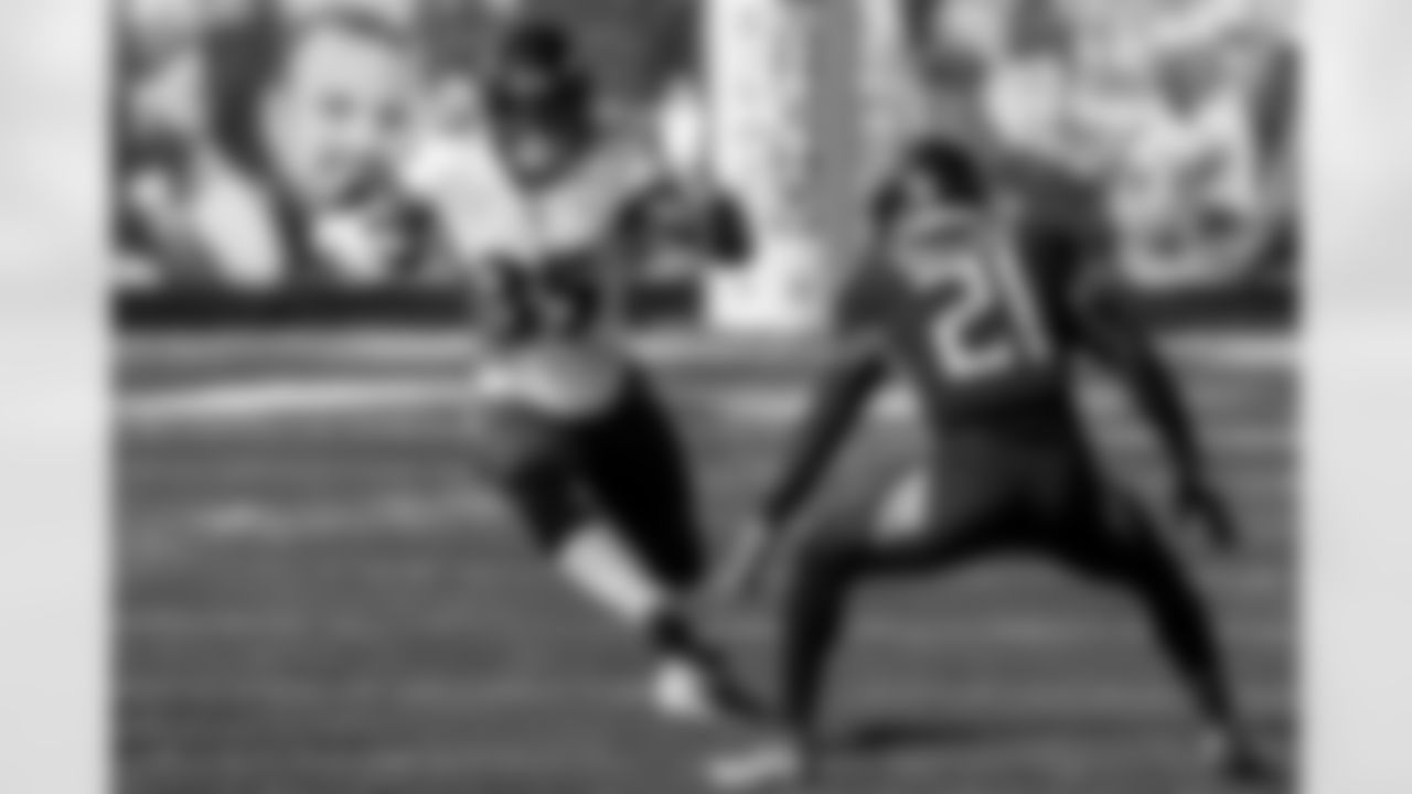 RB Gus Edwards