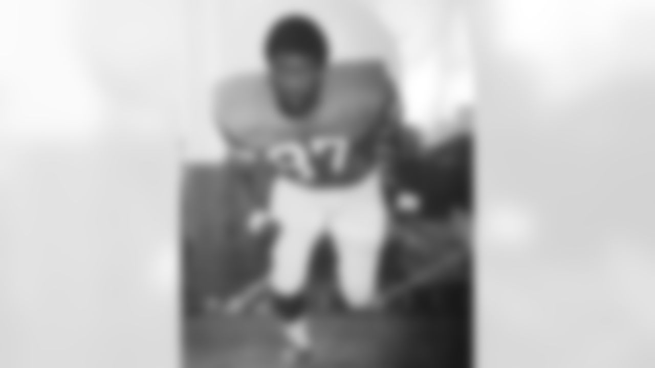 Benjaminswatson [Benjamin Watson]: In honor of our first #TBT in Maryland, here's my dad as a freshman back in '74 at @terps.football! ('74-'78, Linebacker #56) Looks like somebody I know