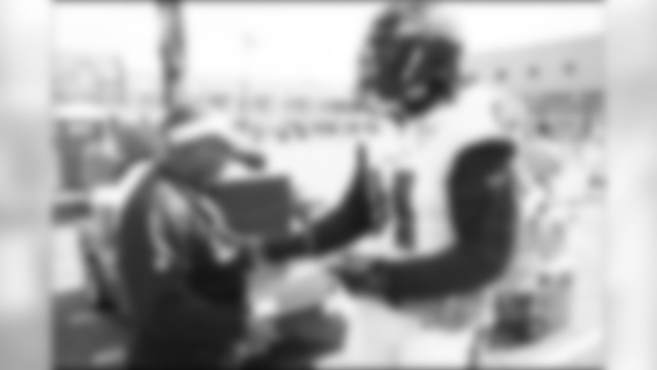 334upshaw41[Courney Upshaw]: Me and Tall before practice.