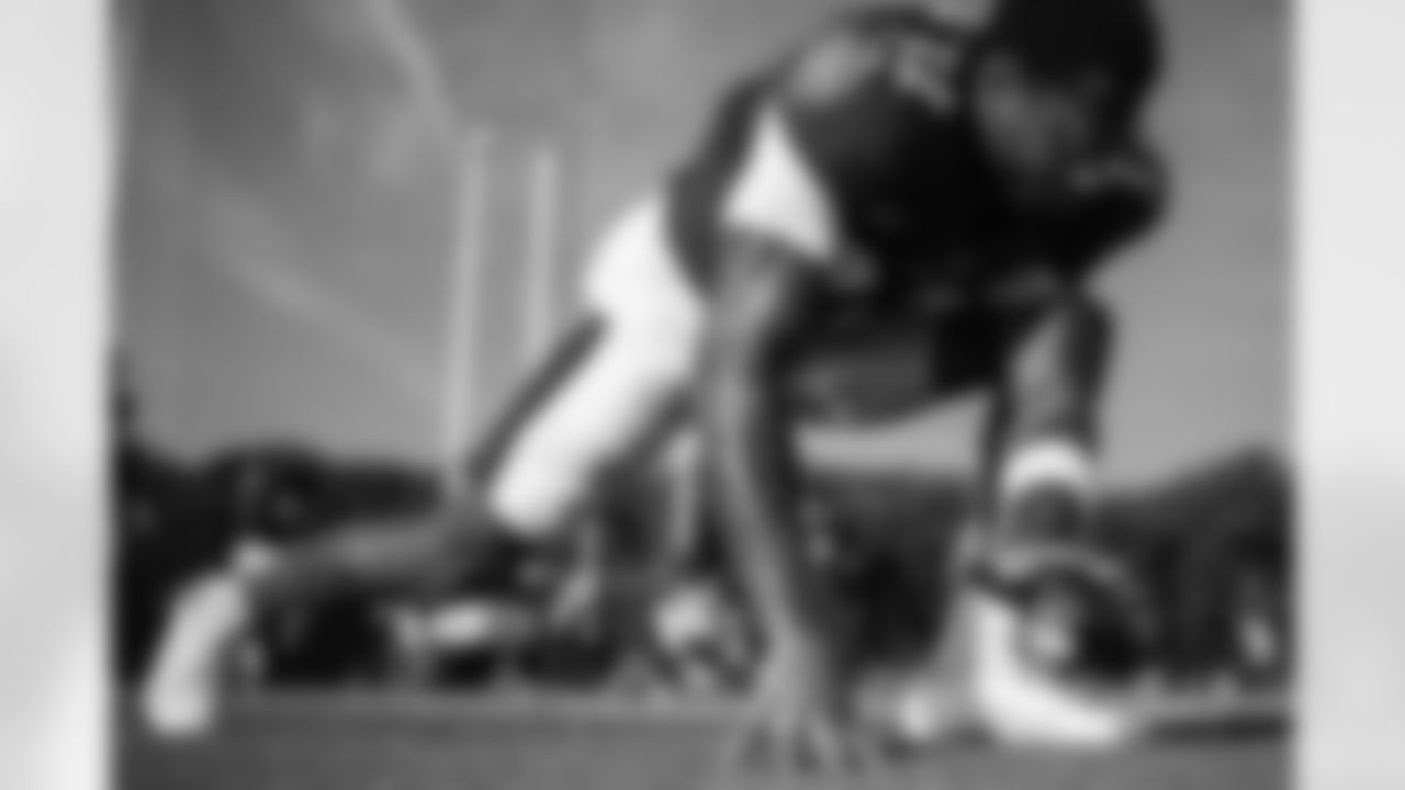 S DeShon Elliott (32) stretches before training camp practice on August 11, 2021.