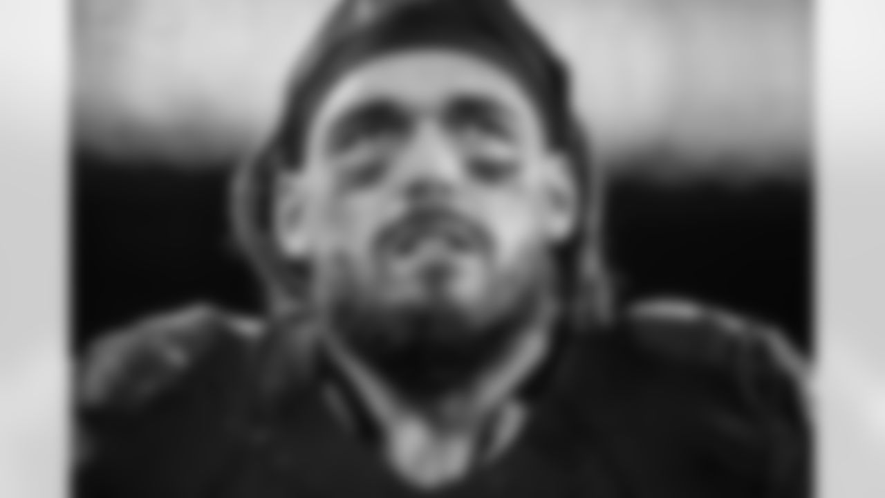 DE Derek Wolfe