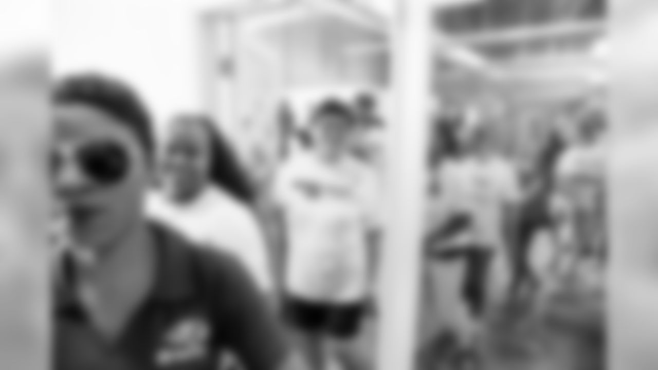 092319HuddleFor100WarehousePreview_0002