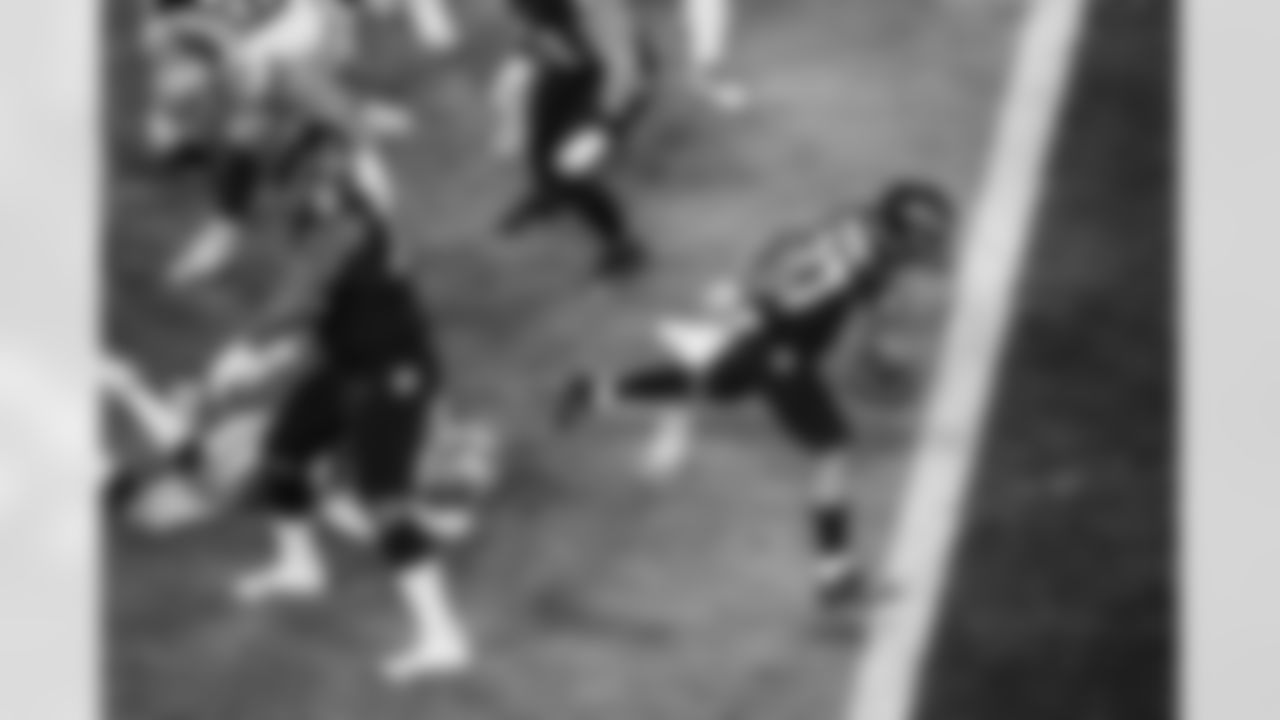 Baltimore Ravens RB J.K. Dobbins (27) runs into the end zone for a touchdown against the Dallas Cowboys on December 3, 2020 at M&T Bank Stadium