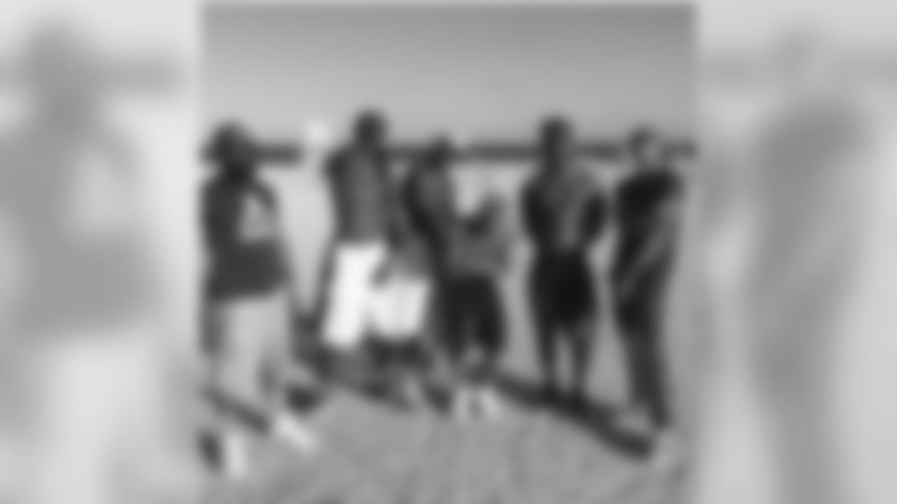 digital12[Jacoby Jones]:Ha ha ....... @jaytrizzle1906 @tytaylor2 @digitaltyme @groomzillah