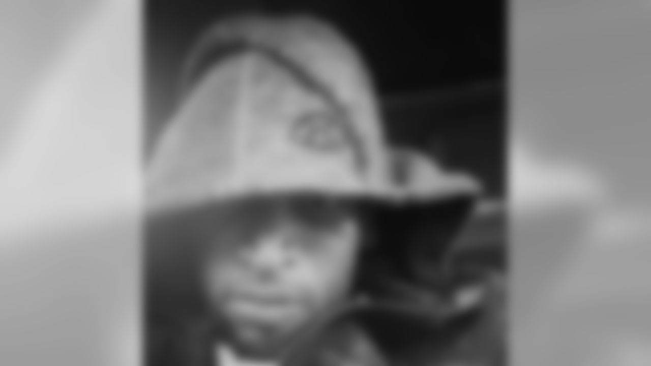 eugenemonroe60 [Eugene Monroe]: I'm freezing in Minnesota. As if bmore wasn't cold enough! Home soon