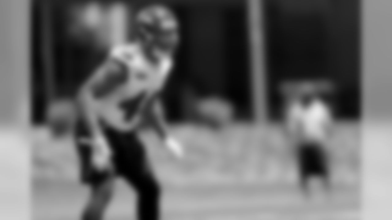 LB Kenny Young