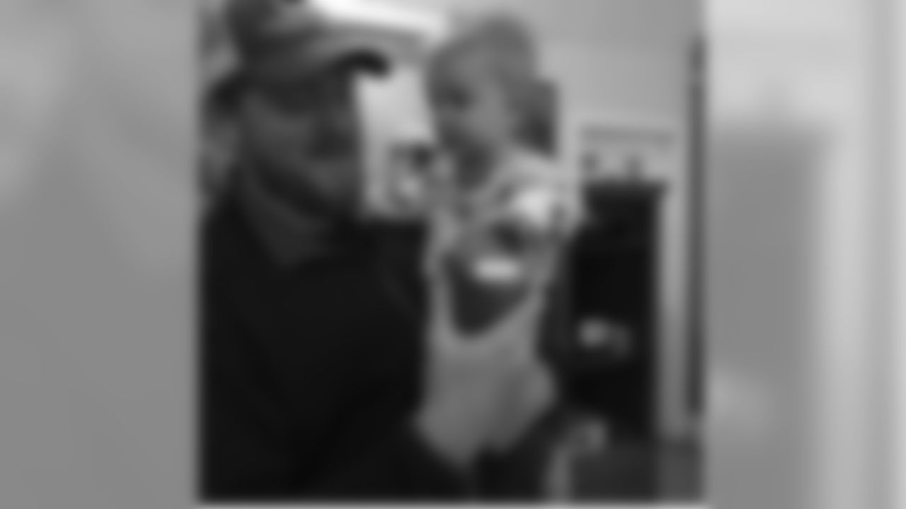 morgancox46 [Morgan Cox] Safe to say Daniel is a HUGE fan of The King. Thanks @randomlyrayna @coachmann84 for making us tourists in our own city!