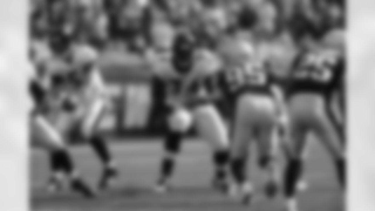Images from the first quarter of the Ravens' Week 6 game in New England on Sunday, October 17, 2010.