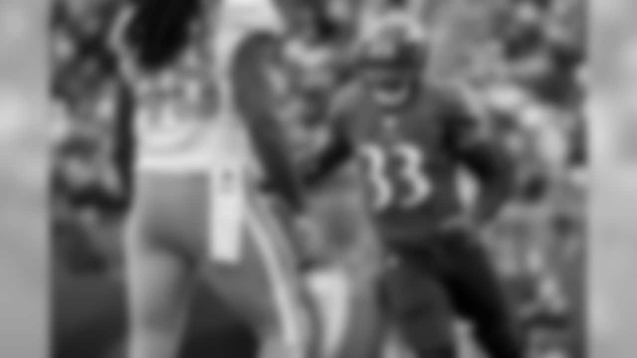 S Matt Elam (DC Defenders)
The Ravens' first-round pick in 2013 was out of the NFL after the 2016 season due to injuries (a torn biceps cost him all of 2015) and off-field problems. Elam was a first-team All-American at Florida and immediate starter in the Ravens secondary but lost his starting job midway throughout his sophomore campaign. He had a stint with the Canadian Football League's (CFL) Saskatchewan Roughriders in 2018.