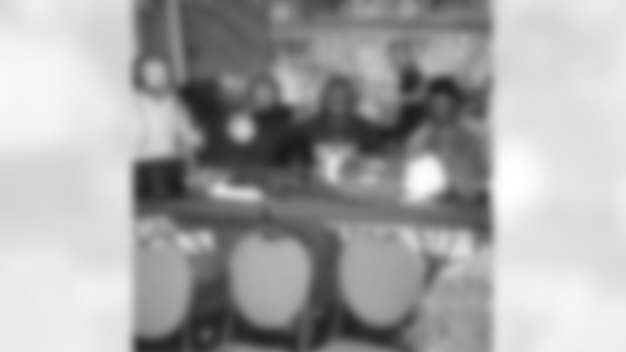 torreysmithwr[Torrey Smith]:@jimmysseafood last night with @jforsett @johnnycrabcakes and Justin