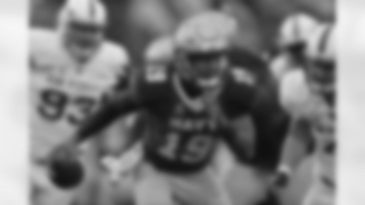 keenanreynolds [Keenan Reynolds]: Y'all know what week it is....#beatchairforce