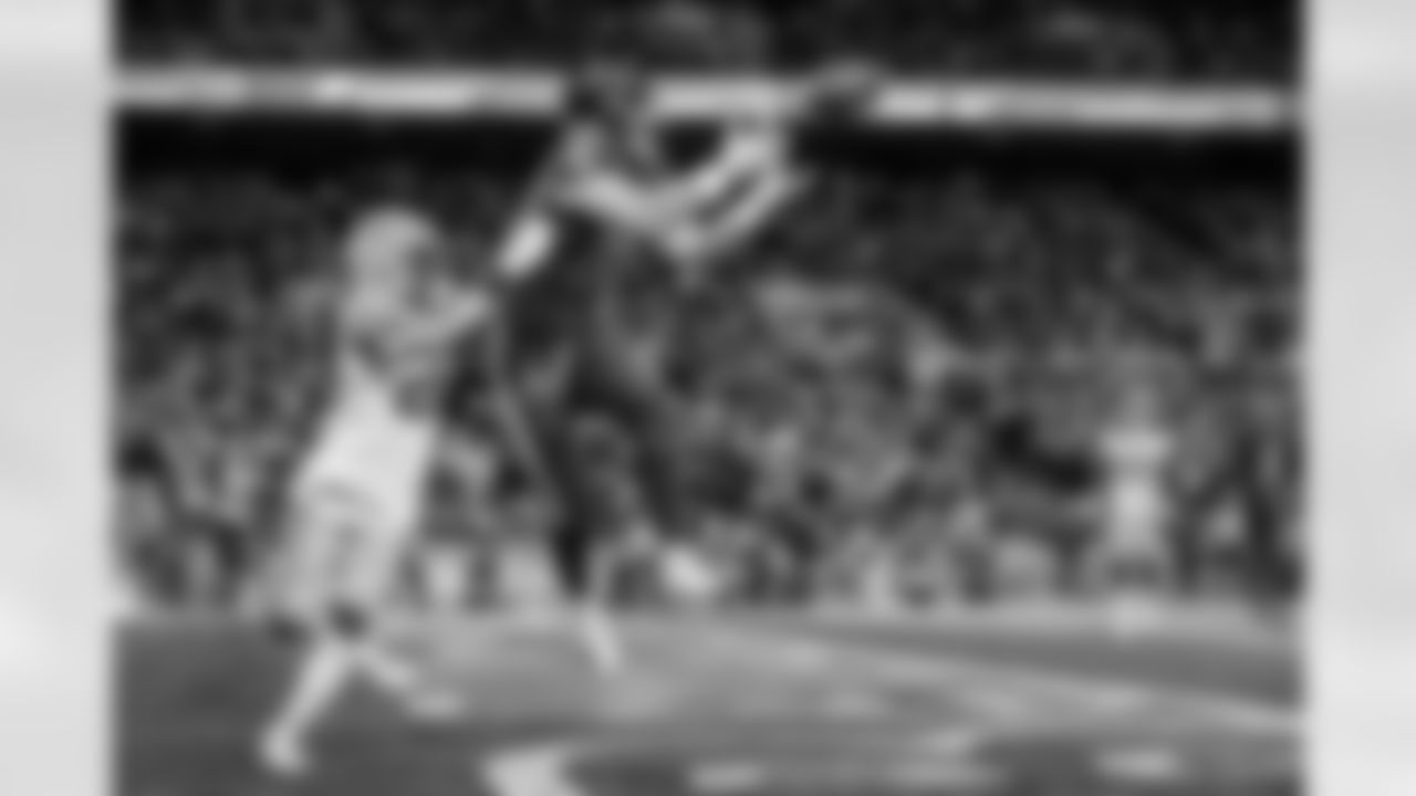 TE Mark Andrews catches a touchdown pass
