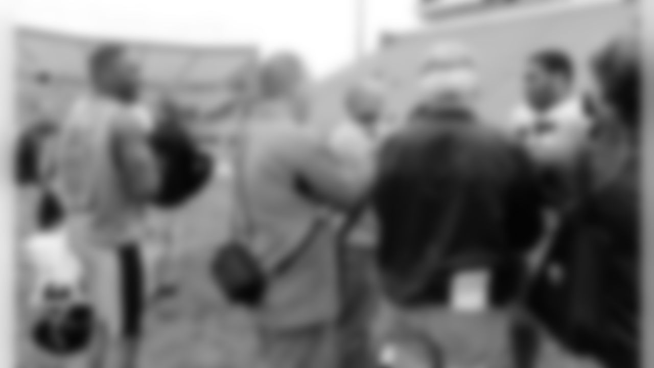 trenchwork94[Carl Davis]: #TBT @chriskirksey20 always tryna mess me up during the interviews during spring ball. #longtimeago. Now we in the league #browns #Ravens