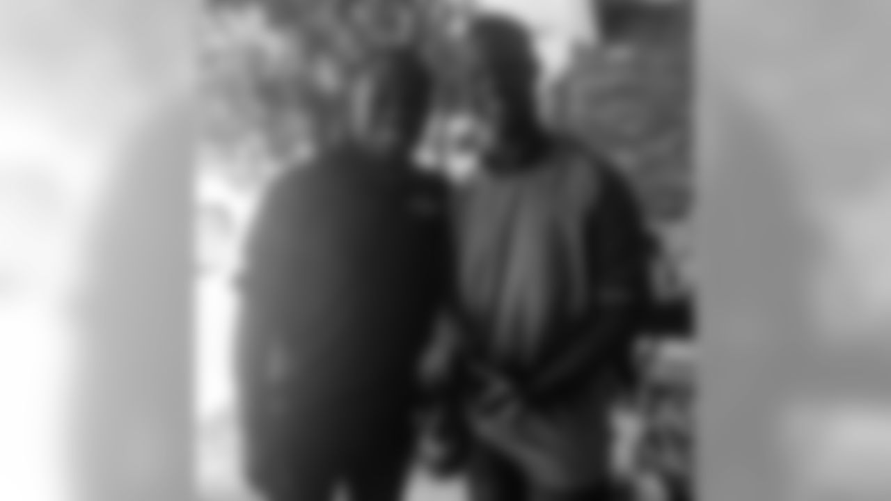 jforsett [Justin Forsett]: Found a kid in the neighborhood who could use a pair of cleats so I gave him mine. Would you believe this kid is 12yrs old? #BatonRouge #IfYoureConfusedImTheNFLPlayer #StandingToTheLeft