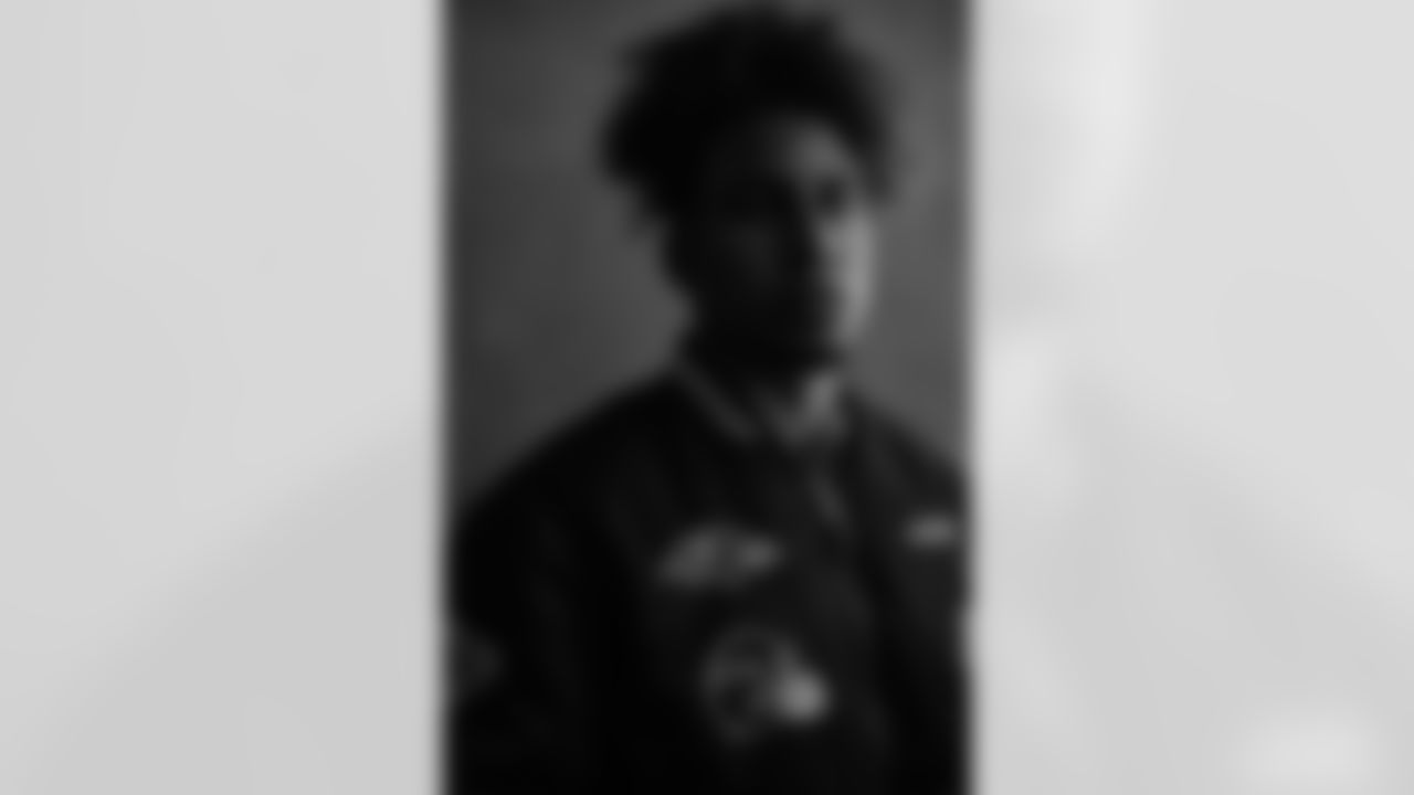 OLB Tavius Robinson