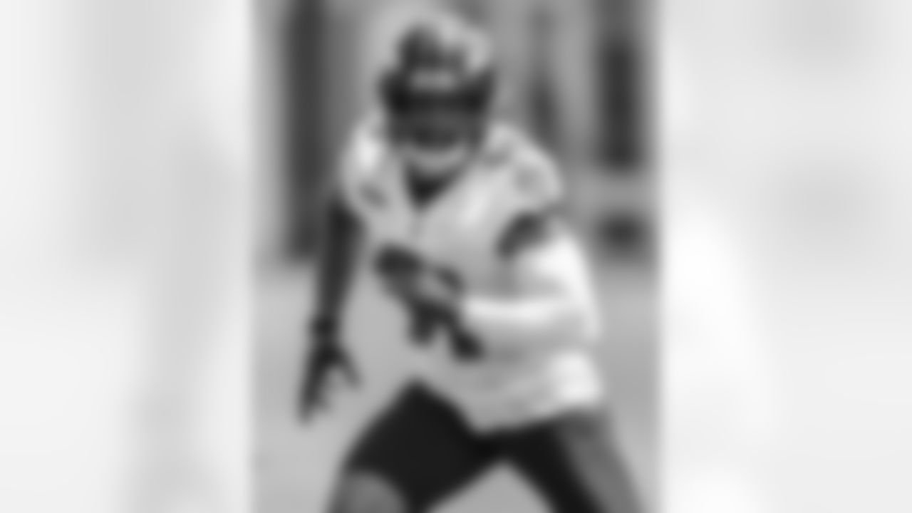 ILB Josh Ross