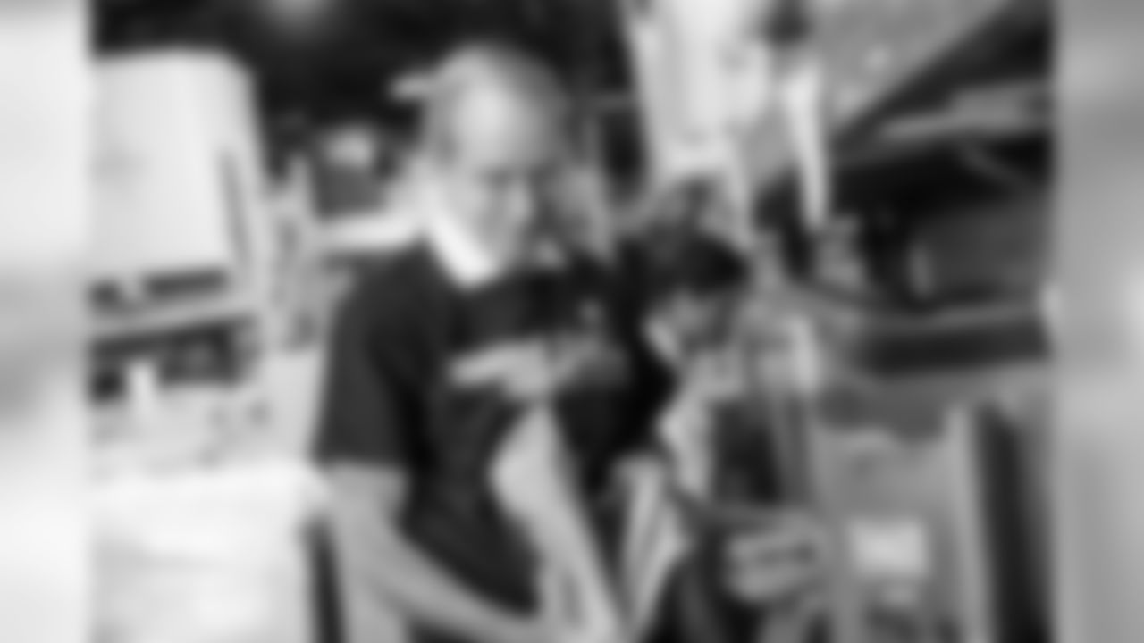 092319HuddleFor100WarehousePreview_0004