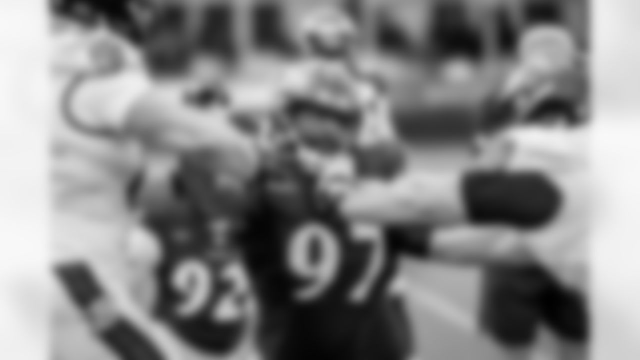 DT Aaron Crawford