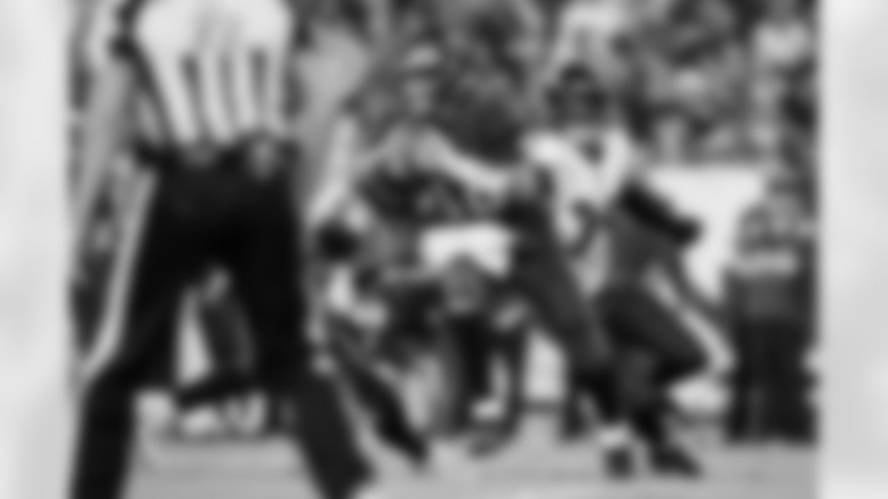 2022 – The Final Meeting
Facing Brady for the only time after he left the Patriots, the Ravens rallied to defeat Tampa Bay, 27-22, on Thursday Night Football. Lamar Jackson was 8 for 8 in the second half and raised his career record against Brady to 2-0. Brady was 26 for 44 for 325 yards and didn't throw a touchdown until there was less than a minute left and the game was all but decided. Brady was sacked a season-high three times and suffered a third straight loss for the first time since 2002.