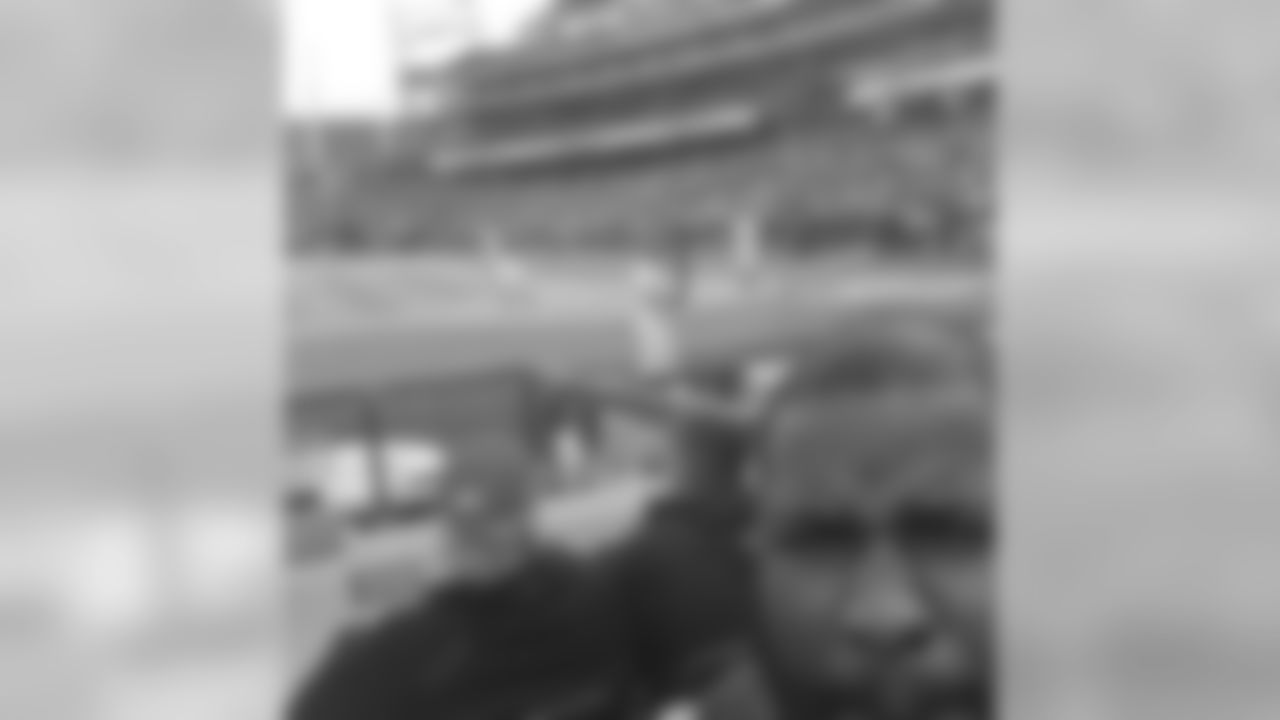 kapronlewis[Kapron Lewis]