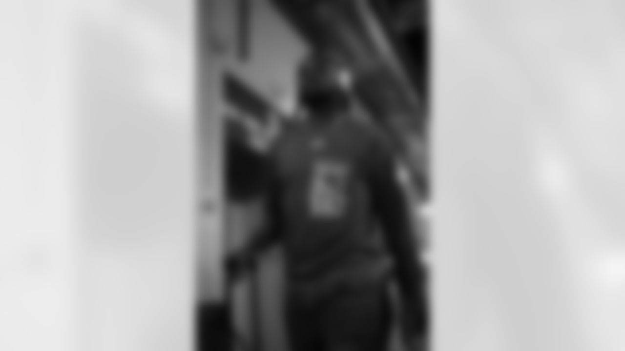 RB Gus Edwards
