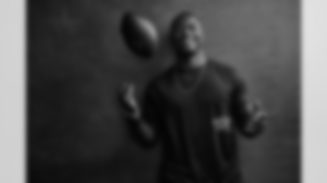 OLB Daelin Hayes
