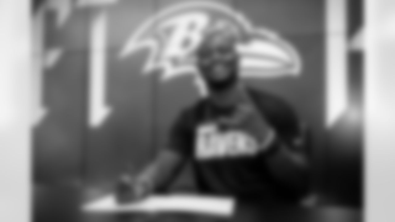 OLB Daelin Hayes