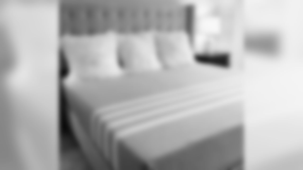 jtuck9[Justin Tucker]: Been sleeping like a baby since we got our @leesasleep mattress! It's like sleeping on a cloud #zzzzz