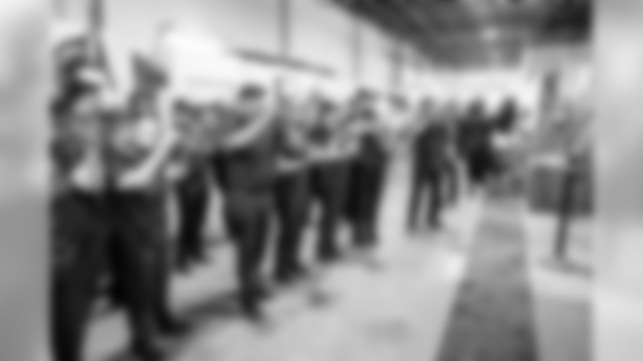 092319HuddleFor100WarehousePreview_0017