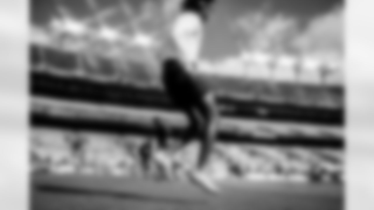 WR Marquise "Hollywood" Brown (5) warms up before a game against the Los Angeles Chargers at M&T Bank Stadium on October 17, 2021.