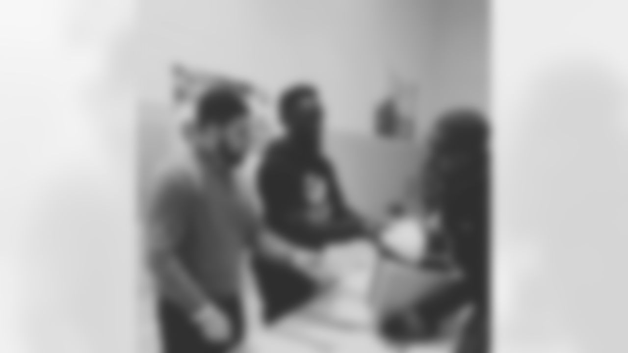 l_webb21 [Lardarius Webb]: I wanna give a special thanks to @unitedwaycentmd for helping me reach out to the city. #happythanksgivng