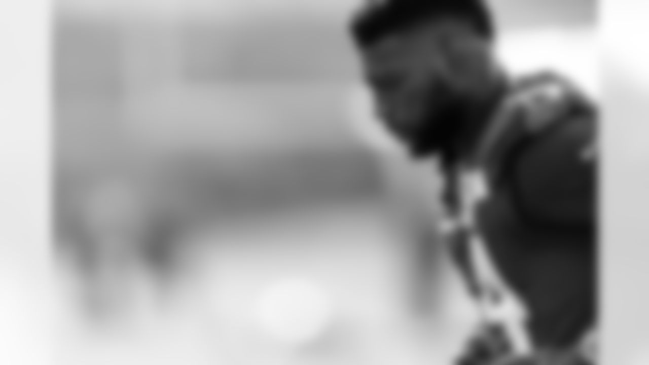 OLB Tyus Bowser