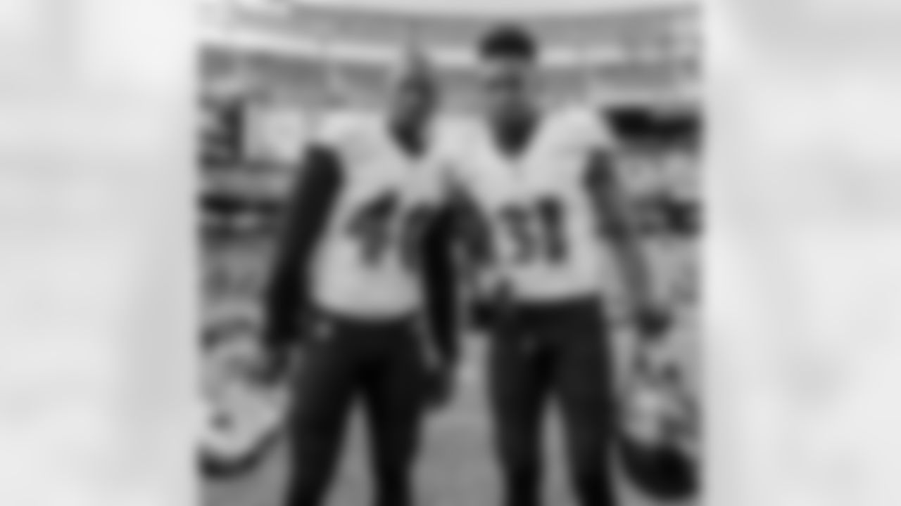 williedeffect [Will Davis]: From teammates in Junior College to teammates in the League! Came a long way brotha... proud of ya! #RobDaniels #Ravens #JC #NFL #Teammates photocred: @shawnhubbard