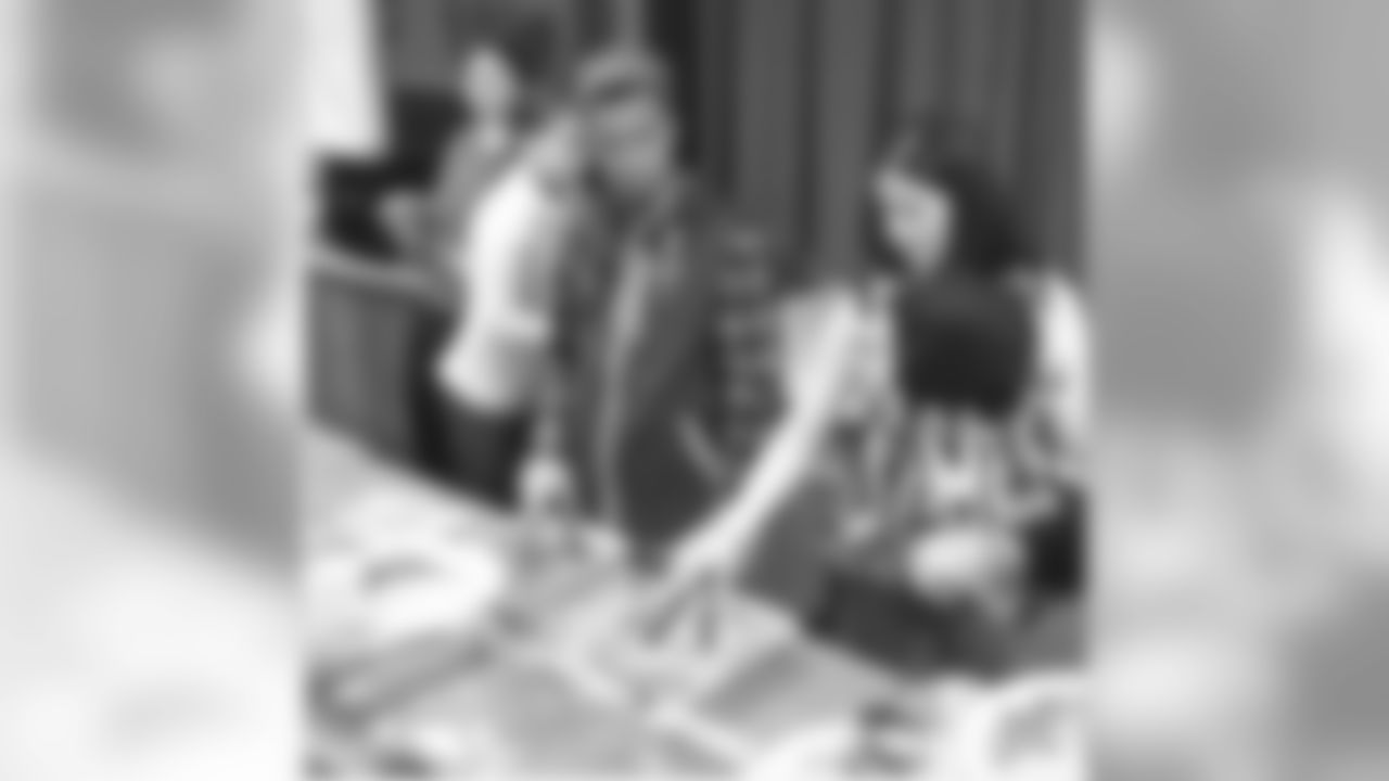 aceandsmitty[Steve Smith]:The family serving in Baltimore, Curtis bay.My girl Ace holding deuce and dishing out food. That's why I love her so much she is just Fantastic @peytonsmith89 @baylee_smith7