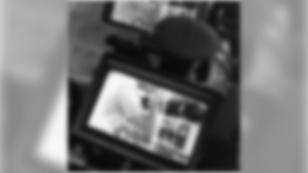 jtuck9 [Justin Tucker] Having a lil fun on set at Royal Farms #sugarbae