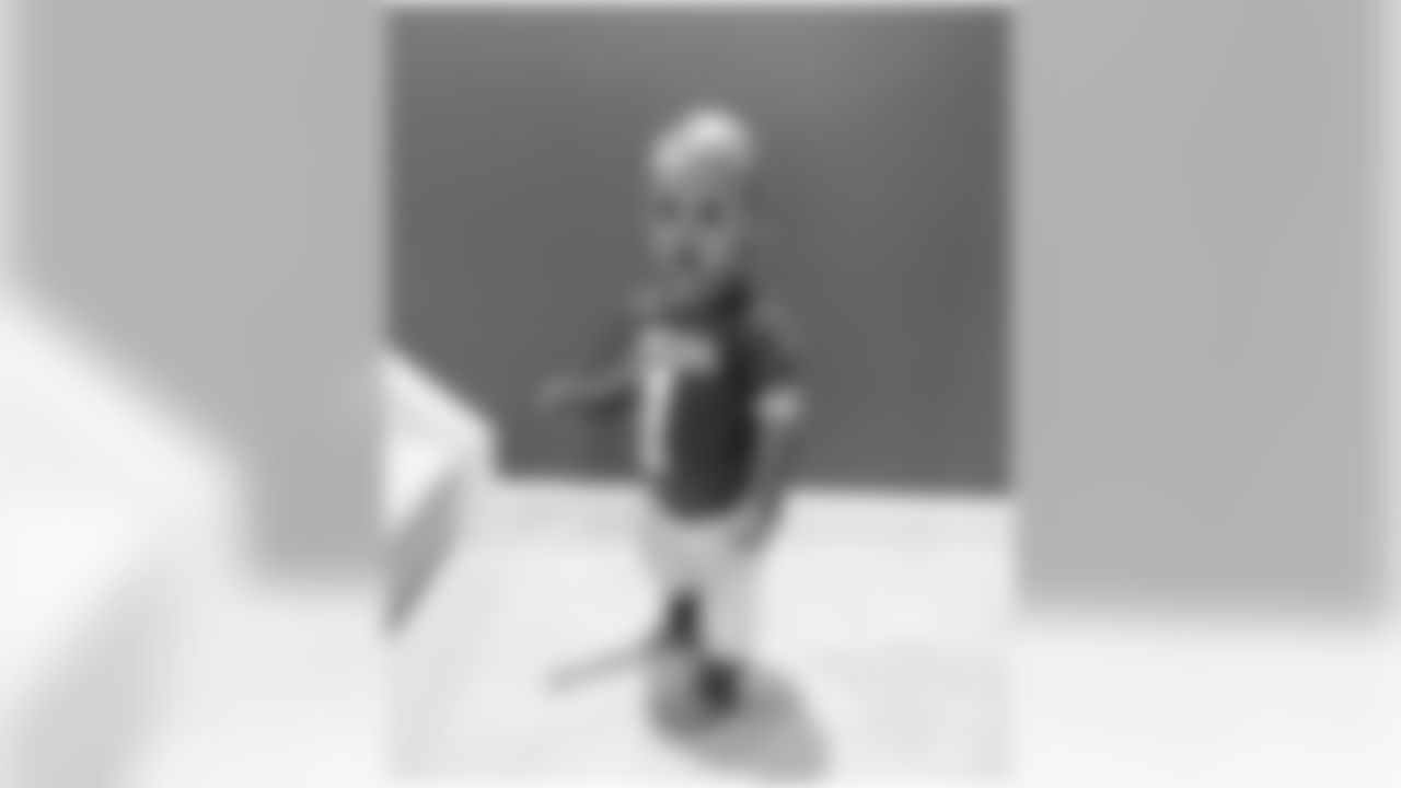 jtuck9 [Justin Tucker] Put me in, Coach! E is def digging his @texasfootball jammies. #HookEm