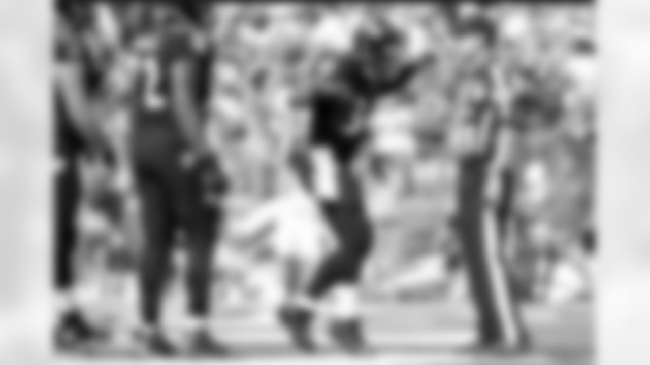 zobot_34[Lorenzo Taliaferro]:Not much of a dancer but when you work hard and follow your dreams sometimes you gotta have alittle fun. But I'm not satisfied or a complete player yet so therefor it's time to work grind never stop next stop Indy #RavensNation