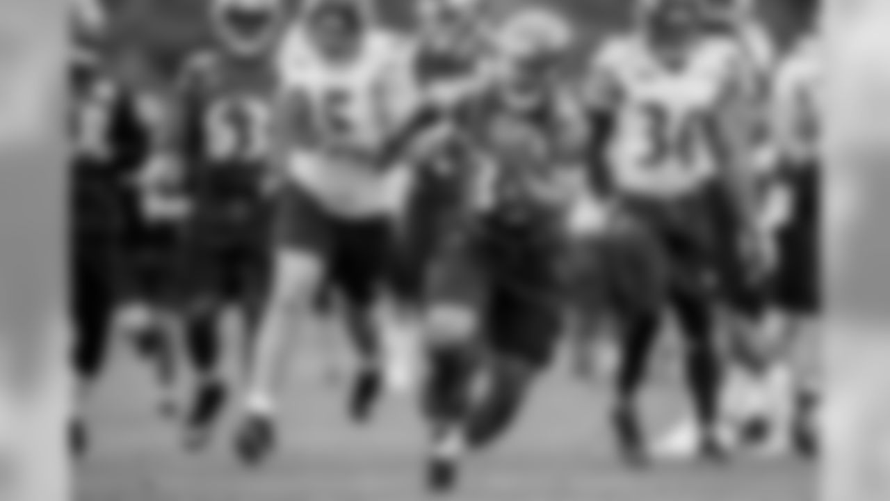 RB Gus Edwards