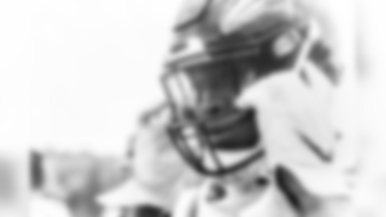 LB Kenny Young