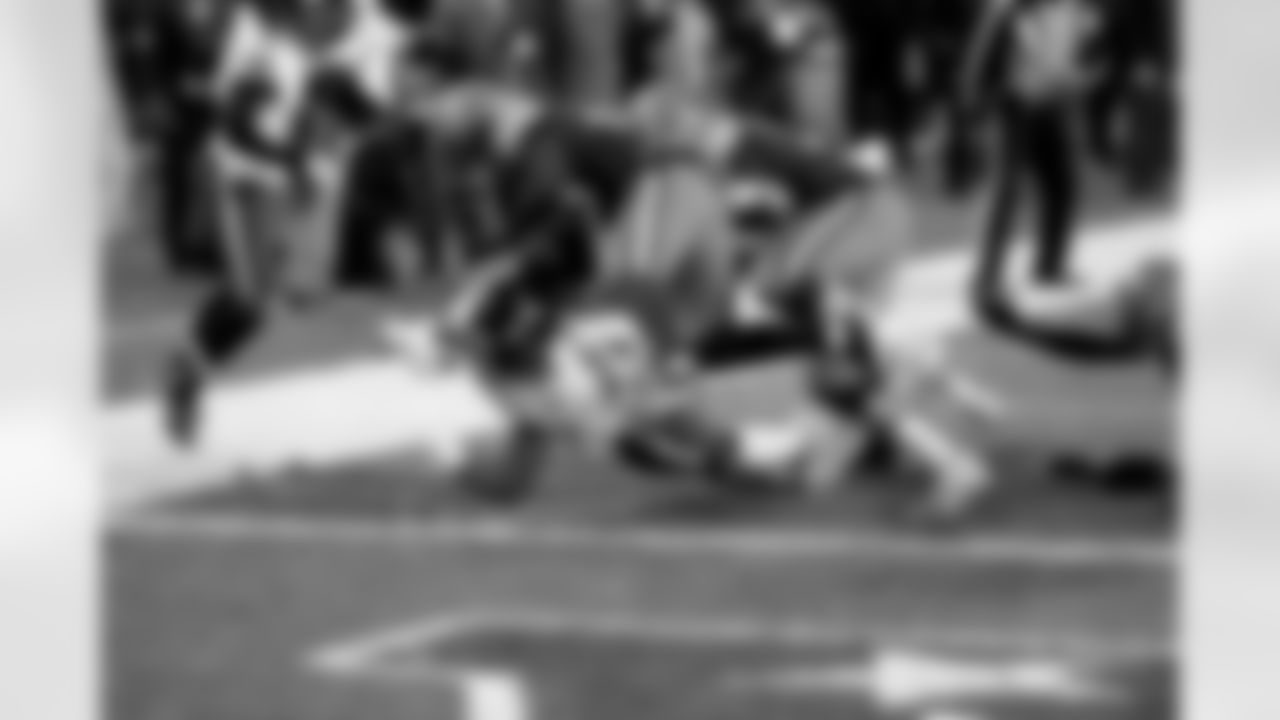 Baltimore Ravens RB Gus Edwards (35) dives in for a touchdown against the Cleveland Browns on December 14, 2020 at FirstEnergy Stadium
