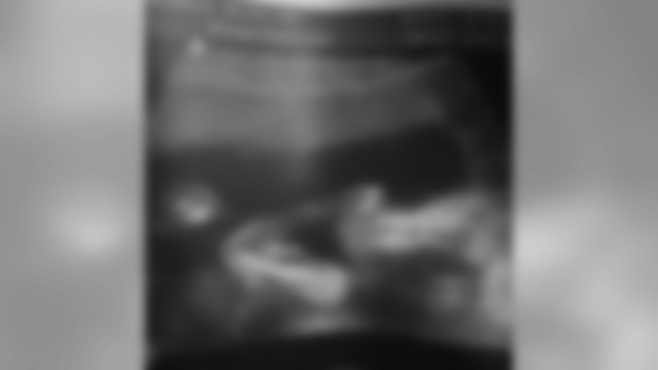 trulybean [Jimmy Smith]: Lil James in there flexin on em