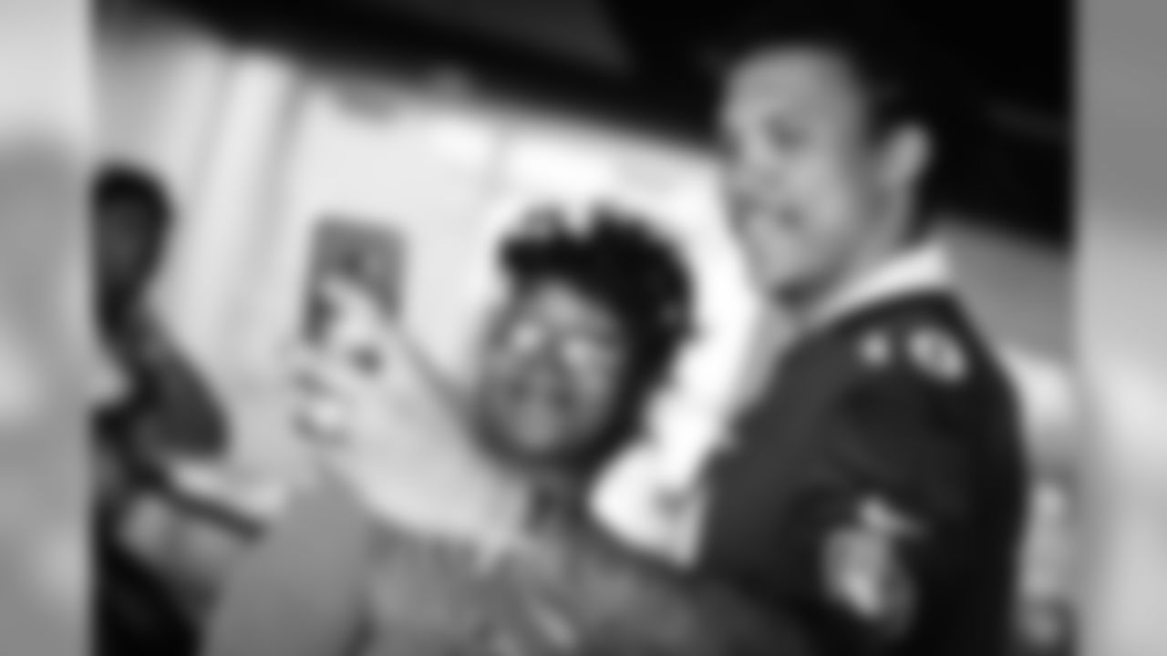 October 11, 2019
Baltimore Ravens Sip N Paint event for cancer survivors and patients at M&T Bank Stadium. Current players, WR Chris Moore and CB Cyrus Jones spent time with the ladies chatting, in the photo booth, and painting.