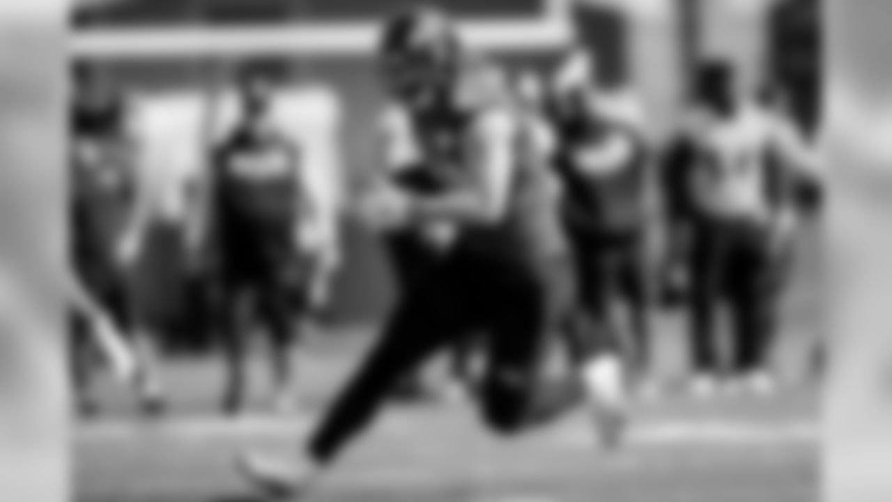 TE Hayden Hurst