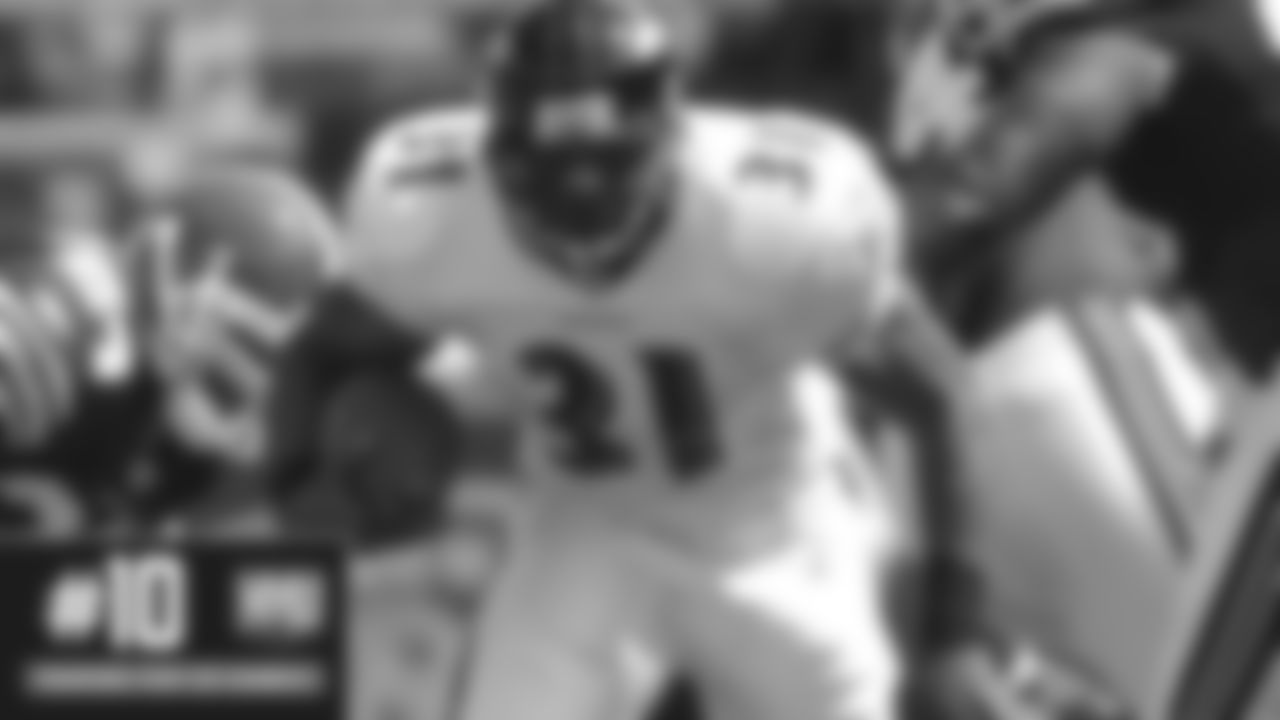 It was a historic day for Jamal Lewis in which he set the single-game rushing record with 295 rushing yards, kicked off by an 82-yard touchdown run less than a minute into the game.