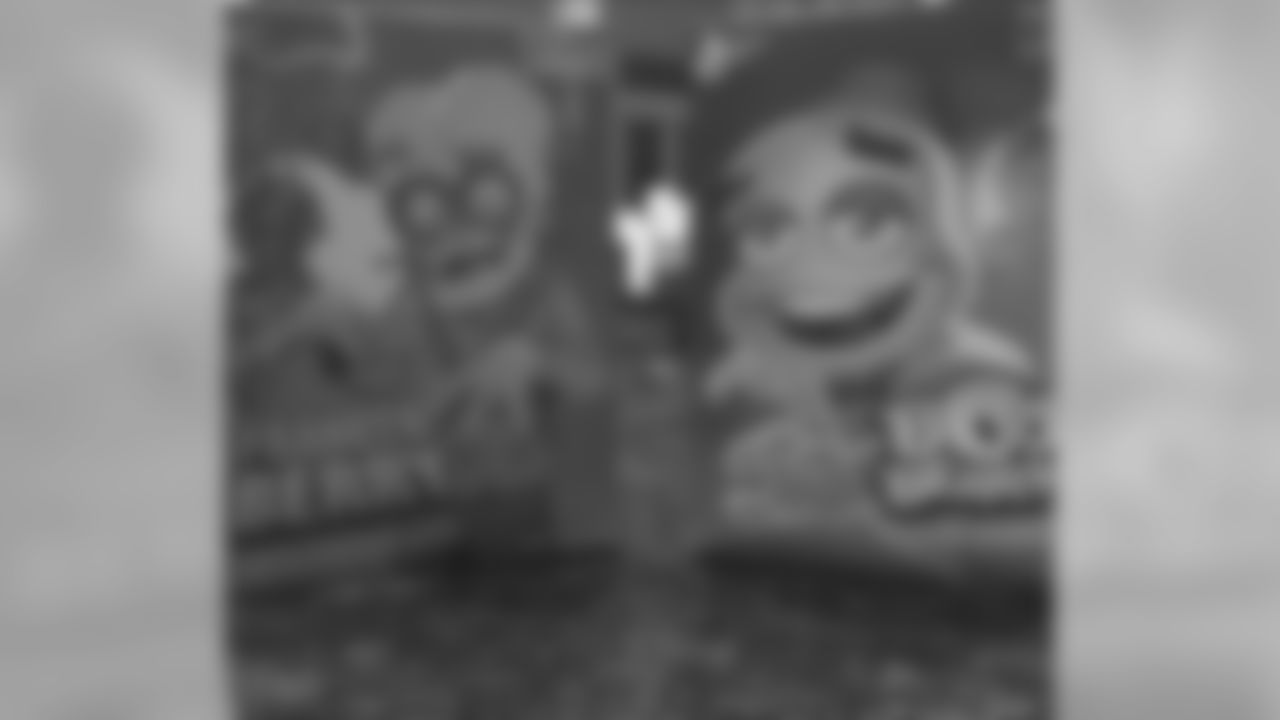 untouchablejay55[Terrell Suggs]:ITS ON....! who remember these?