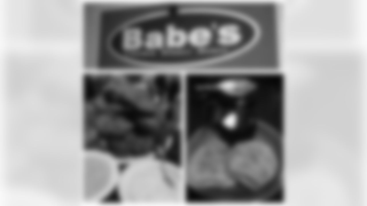 jtuck9 [Justin Tucker]: Babe's fried chicken, biscuits & gravy, mashed potatoes and cream corn... Yesss #byeweek #fantasyfuel