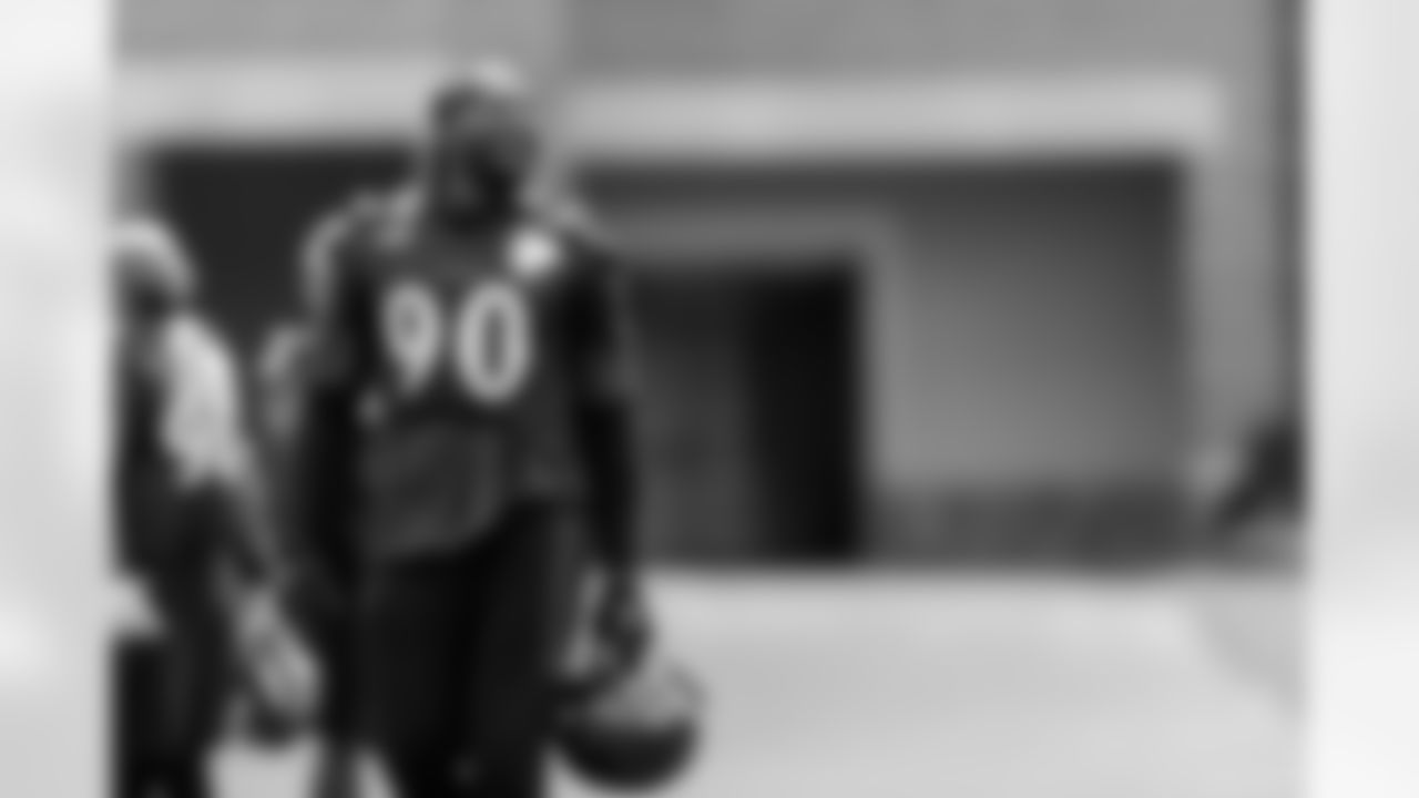 LB Pernell McPhee